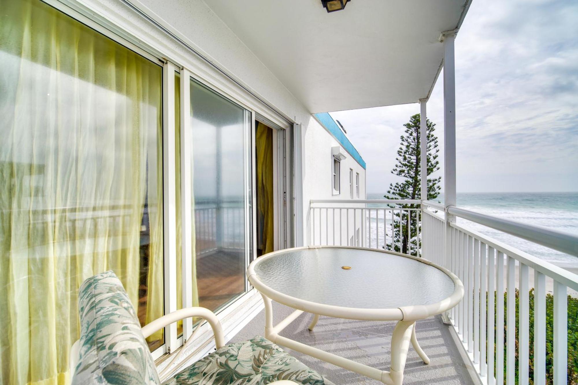 Pet-Friendly Satellite Beach Condo With Balcony! Exterior photo