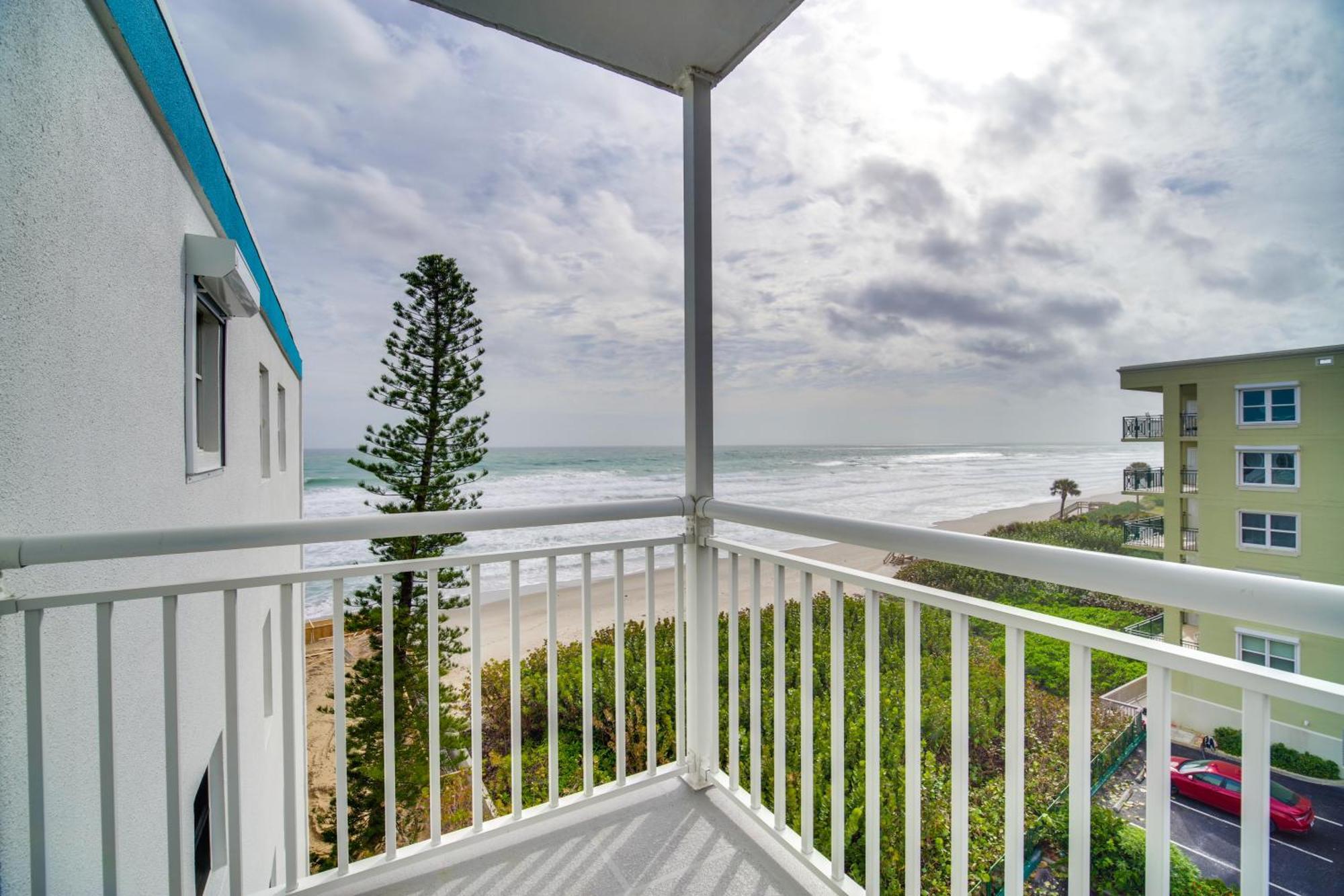 Pet-Friendly Satellite Beach Condo With Balcony! Exterior photo